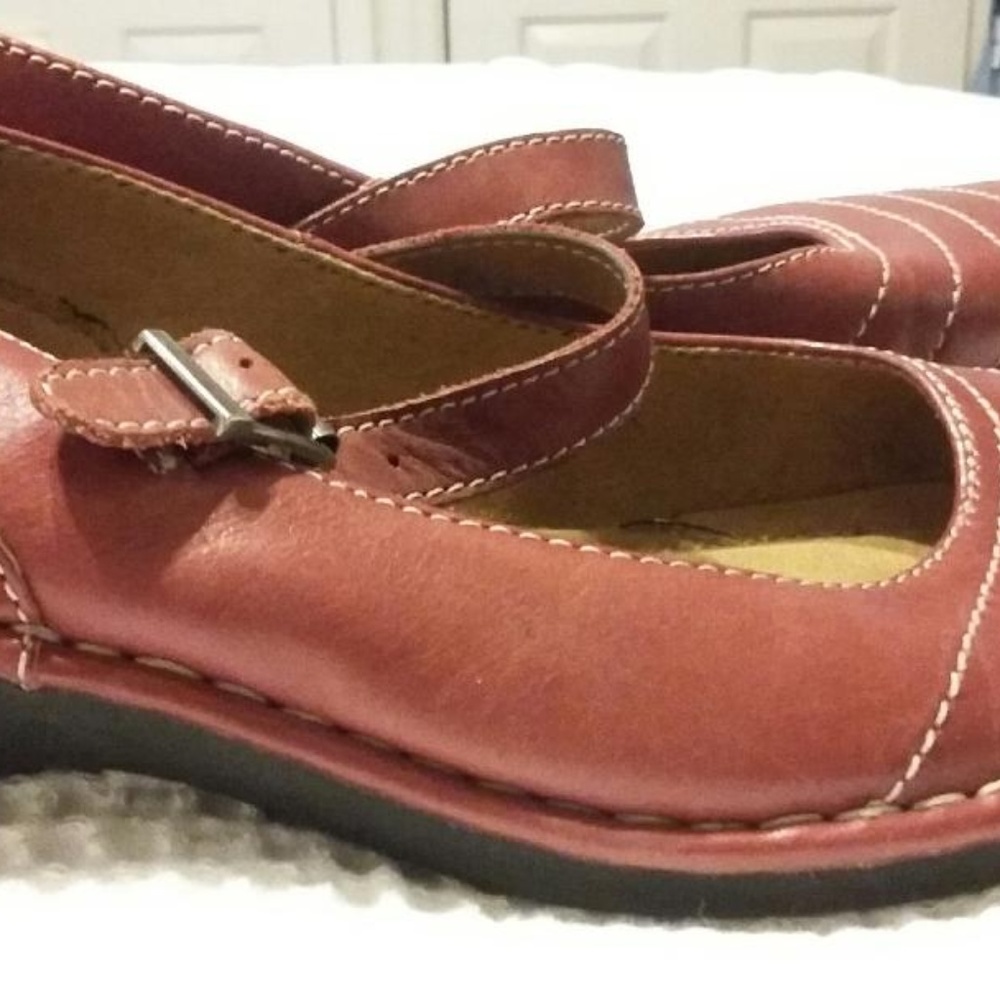Shoes - Picture 5 of 7